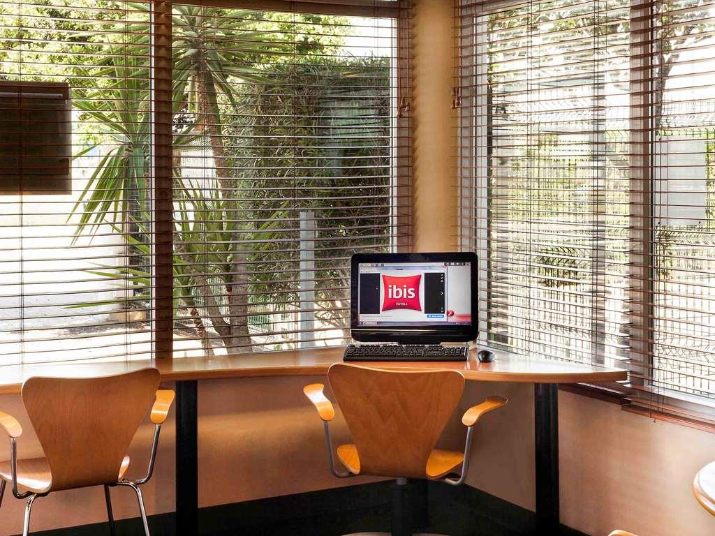 Ibis Valencia 2*